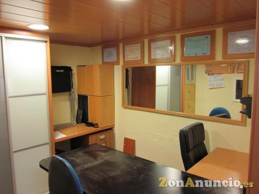 VENDO BONITO  LOCAL MUY ECONOMICO EN SABADELLTIENE 70 M